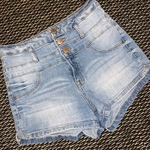 refuge shorts high waist and three buttons